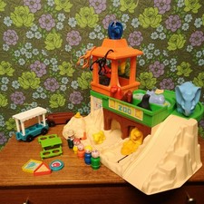 Vintage 80's Fisher-price Zoo